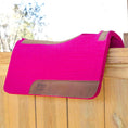 Bild in Galerie-Betrachter laden, Jeffers WoolLuxe saddle pad, 100% wool, bright pink with tan leather trim.