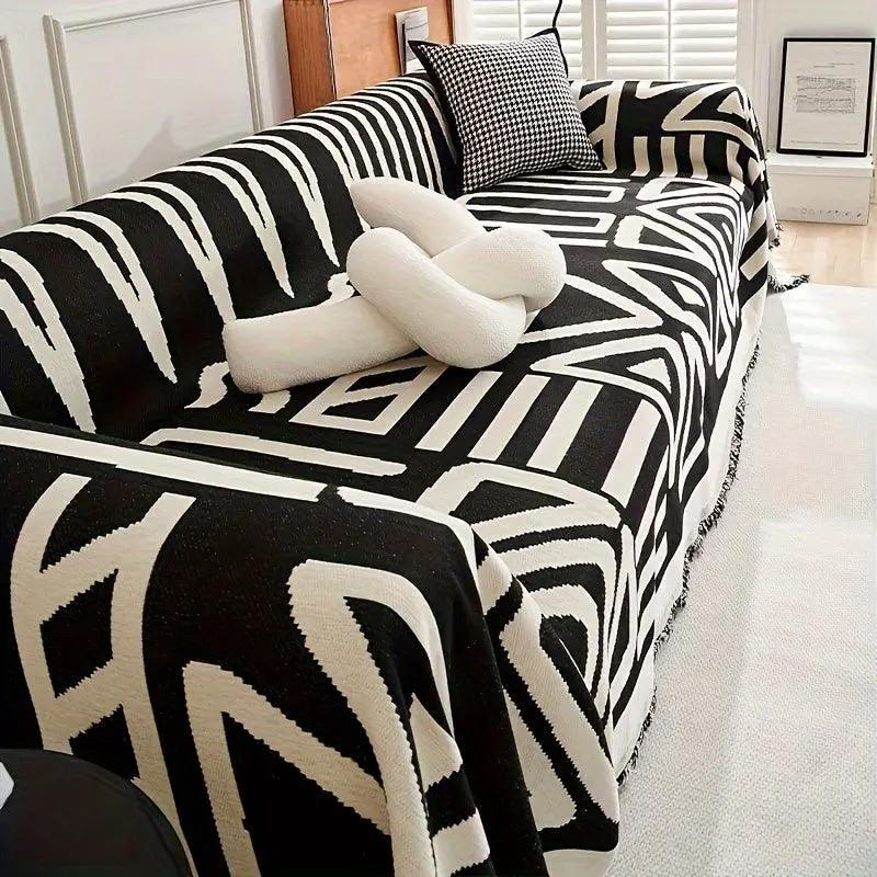 Couch cover in black and white bohemian chenille, extra-long, anti-dog-scratch.