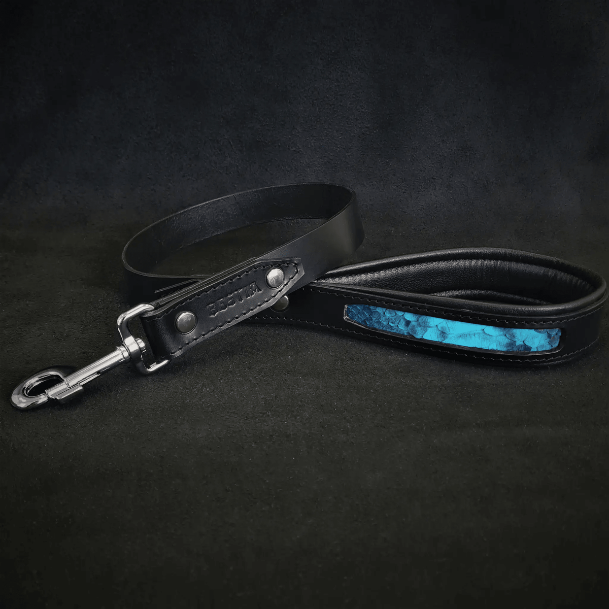 Bestia Morelia Python blue leather dog leash with padded handle and snap hook