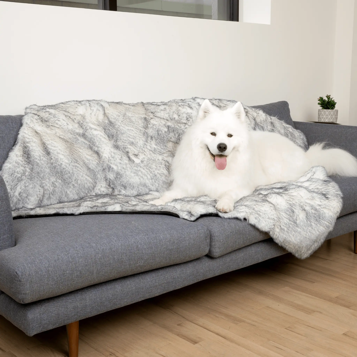 Paw.com PupProtector Luxe Waterproof Faux Fur Dog Blanket in Arctic Fox grey