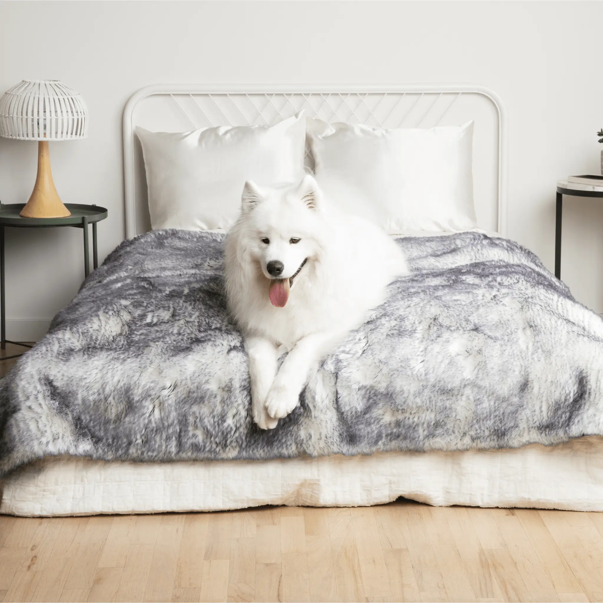 Paw.com PupProtector Luxe Waterproof Faux Fur Dog Blanket, Arctic Fox