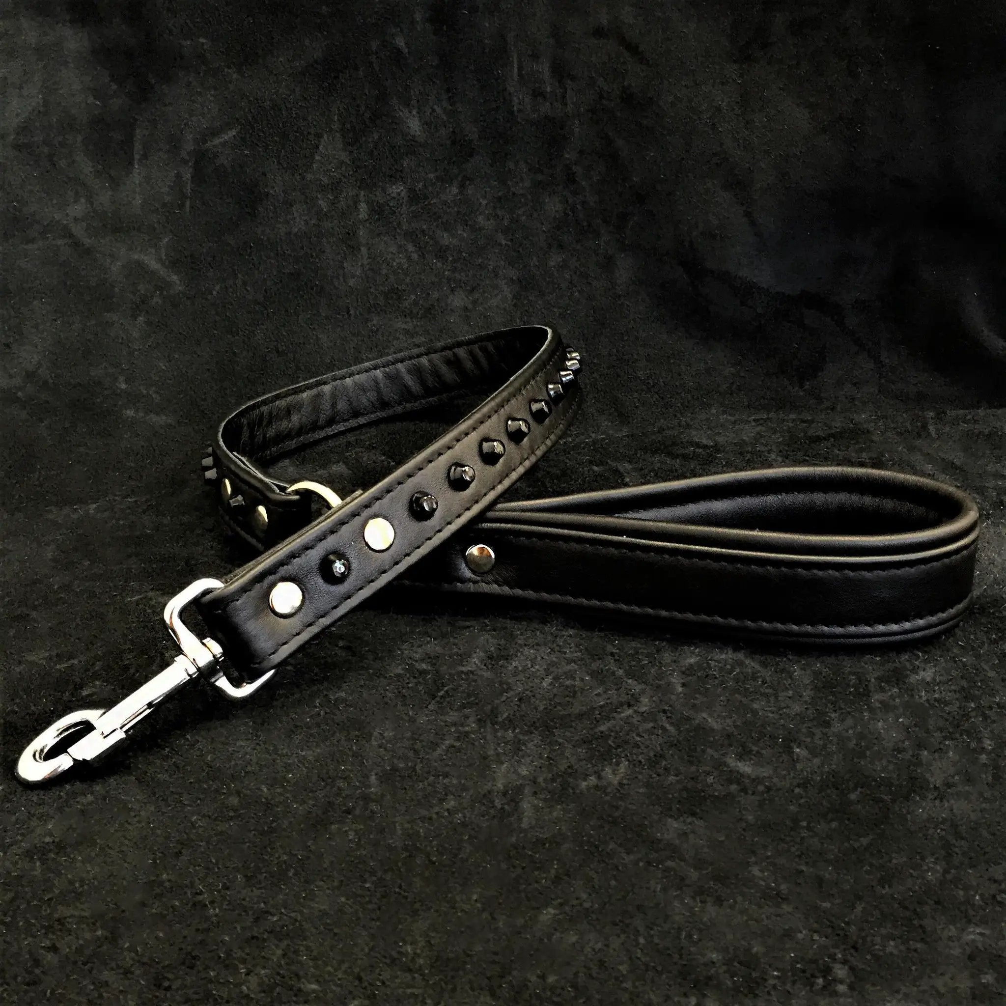 Black studded leash - Pet Leashes from Bestia Dog Gear