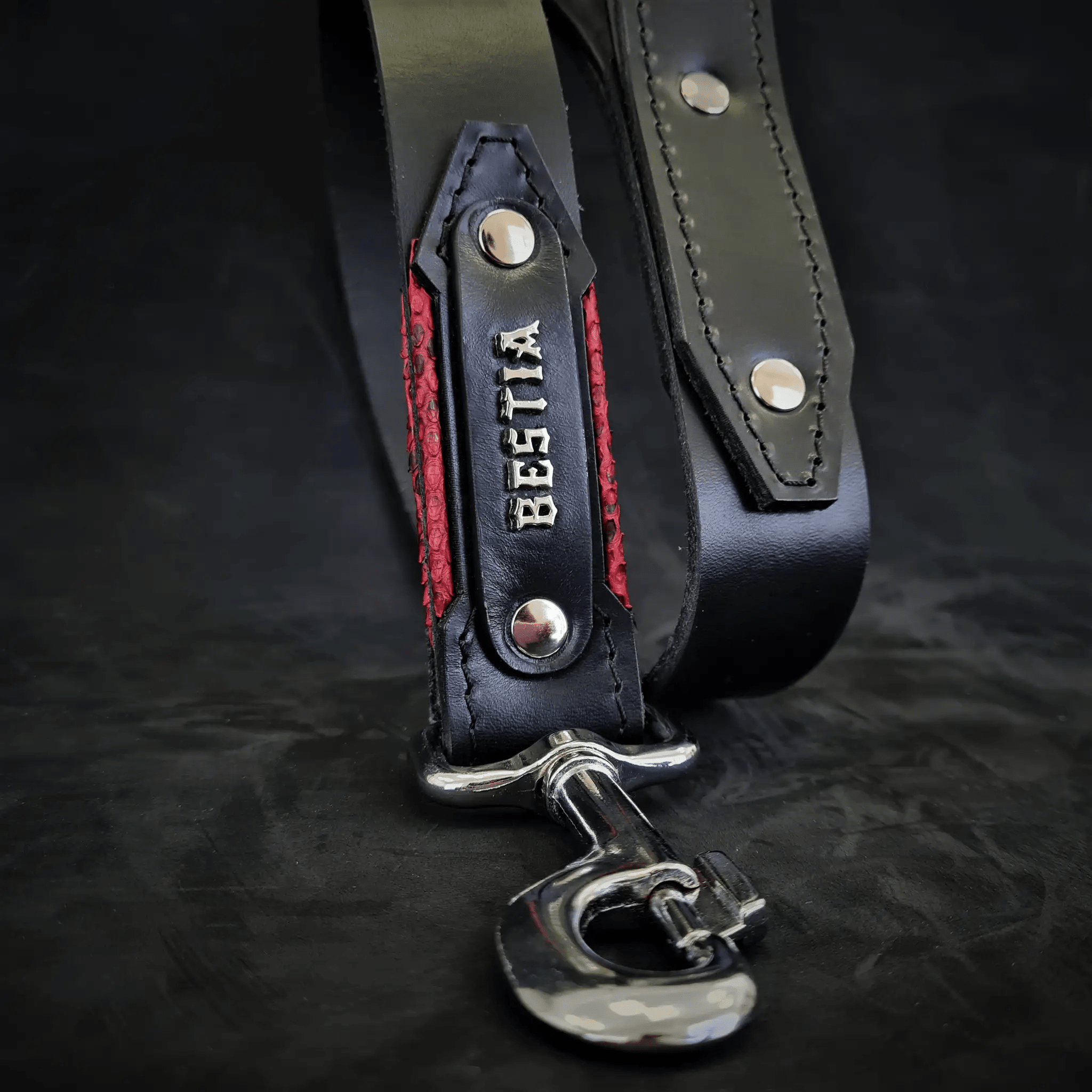 The ''Red Dragon'' leash - Pet Leashes from Bestia Dog Gear