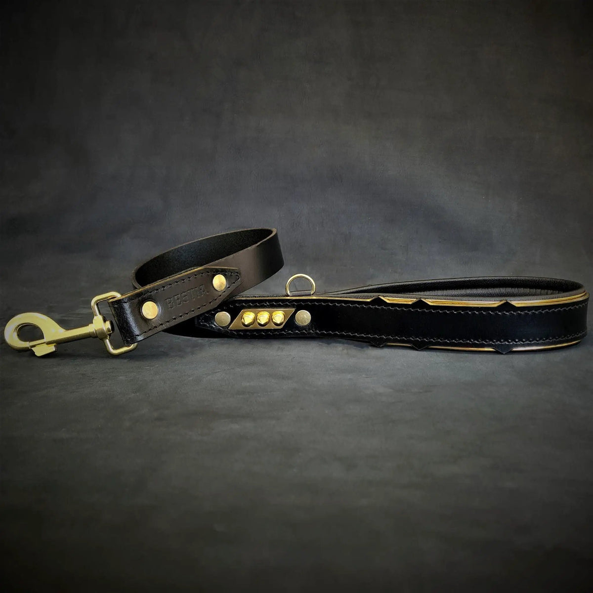 Bestia Midas black leather dog leash with gold hardware