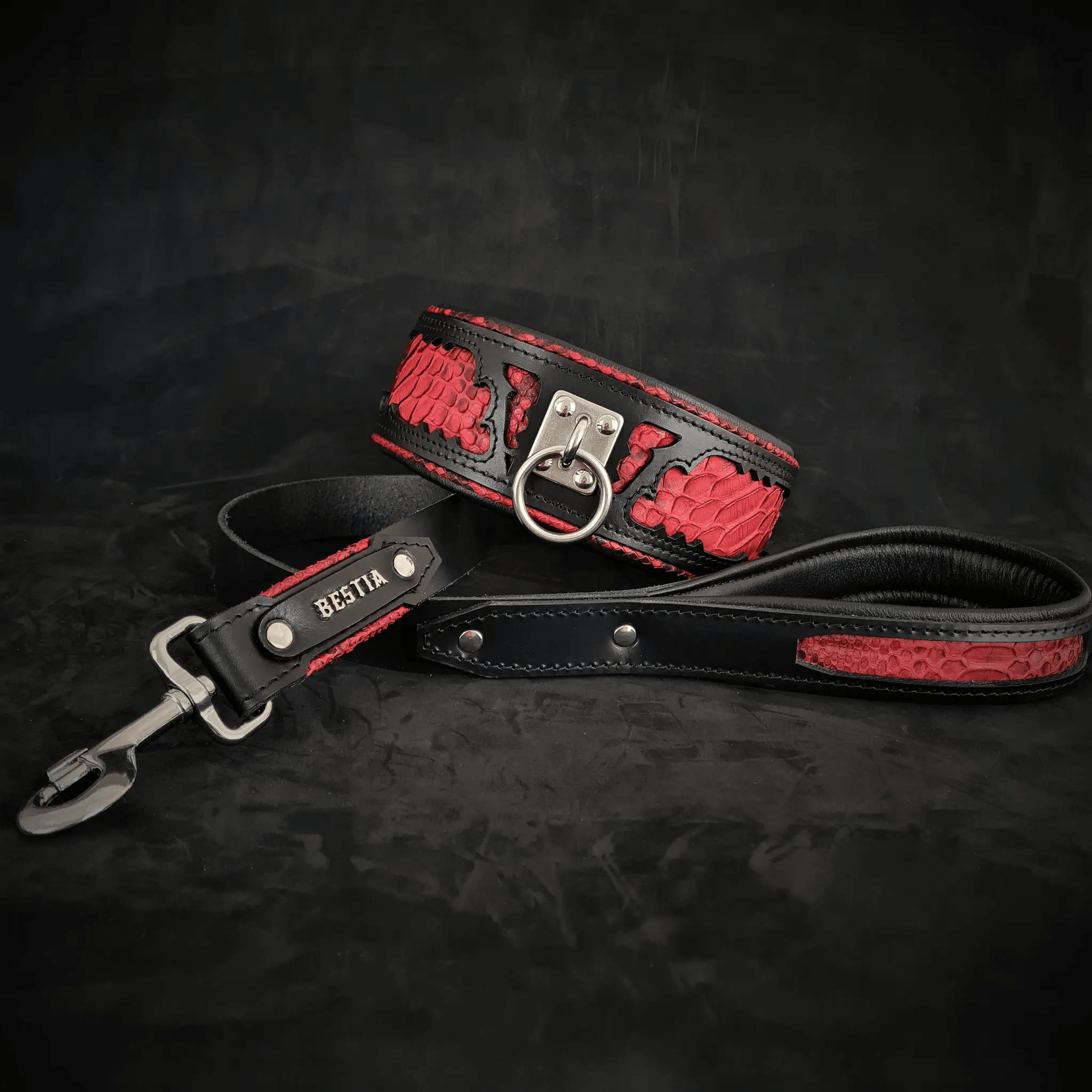 The ''Red Dragon'' leash - Pet Leashes from Bestia Dog Gear