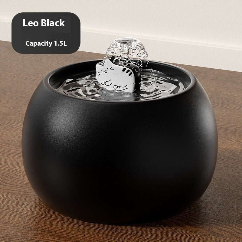 Leo Black ceramic fountain labeled 1.5 L