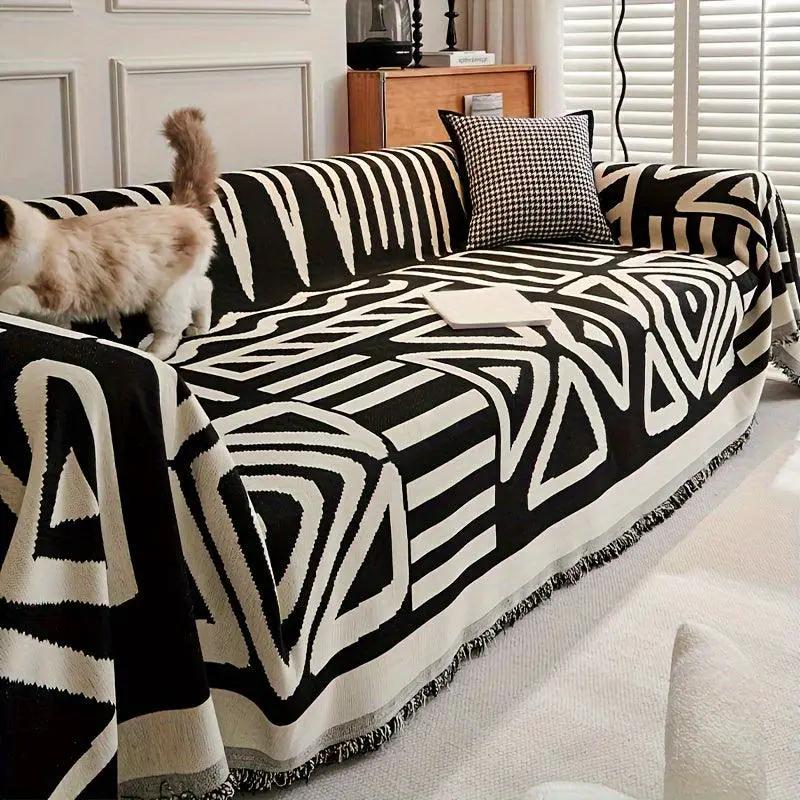 Bohemian-style chenille couch cover for extra-long sofa, black-and-white geometric pattern, anti-dog-scratch.