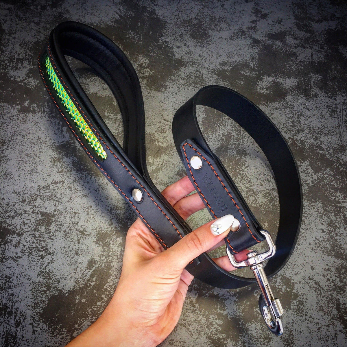 Bestia D'Albertis black and iridescent leather dog collar, view 3