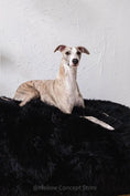 Gallery viewerに画像を読み込む, Oval Sheepskin™ Luxury Pet Bed by Nai Pet Store
