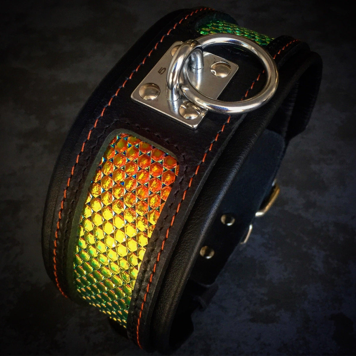 Bestia D'Albertis black and iridescent leather dog collar