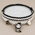 Gallery viewerに画像を読み込む, Halloween Hand-woven pet collar decoration with black, white and pink cords and three skull charms.
