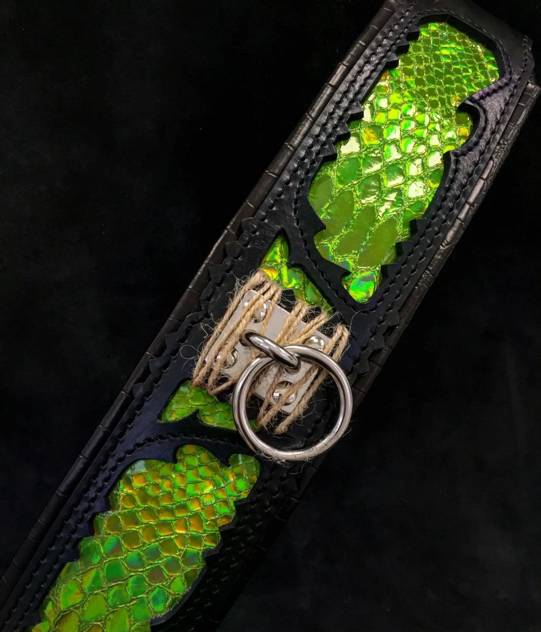 The ''Venom'' collar - Pet Collars & Harnesses from Bestia Dog Gear