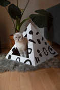 Gallery viewerに画像を読み込む, Kitty Kardboard® Cat Pyramid - Artistic Cardboard Feline Hideaway by KittyKardboard
