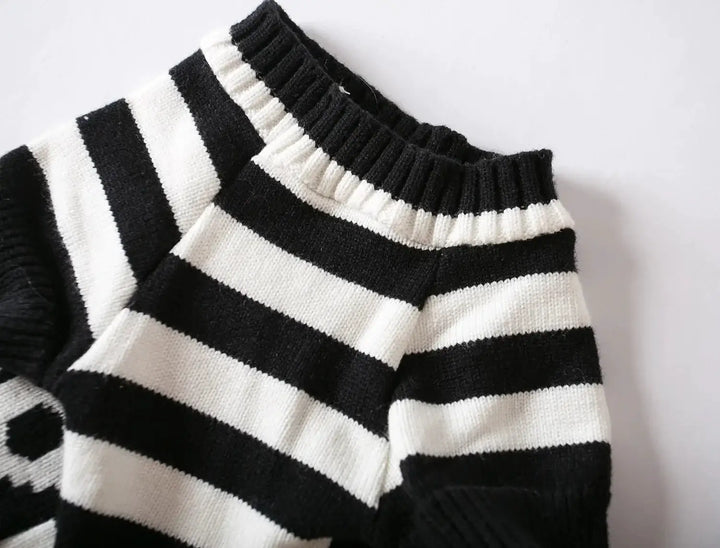 Halloween pet sweater, knitted black-and-white stripes, ribbed collar for cats and dogs