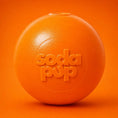 Carica l'immagine nel visualizzatore della galleria, Squeak Ball - Giocattolo per cani durevole con squeaker, galleggiante, da masticare | Prodotto negli USA
