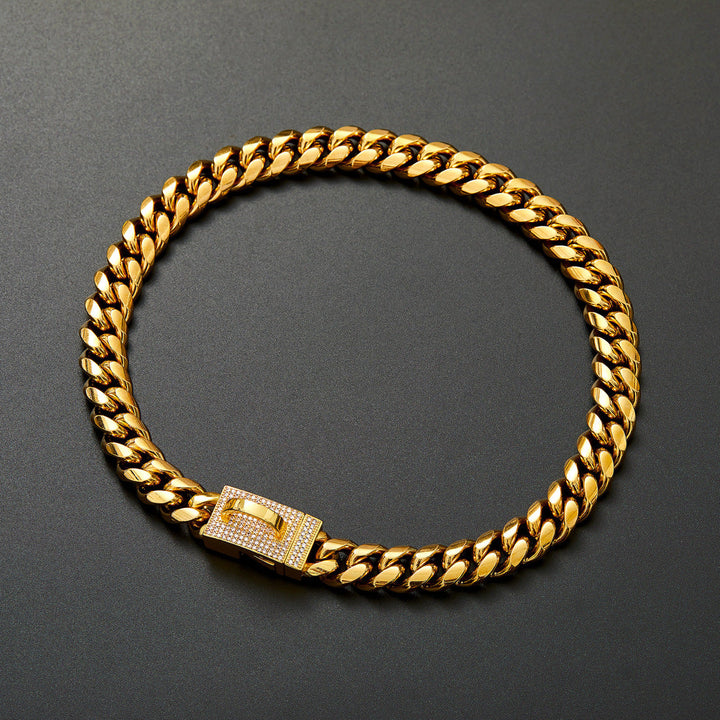 Gold-tone 14mm chain collar on dark background