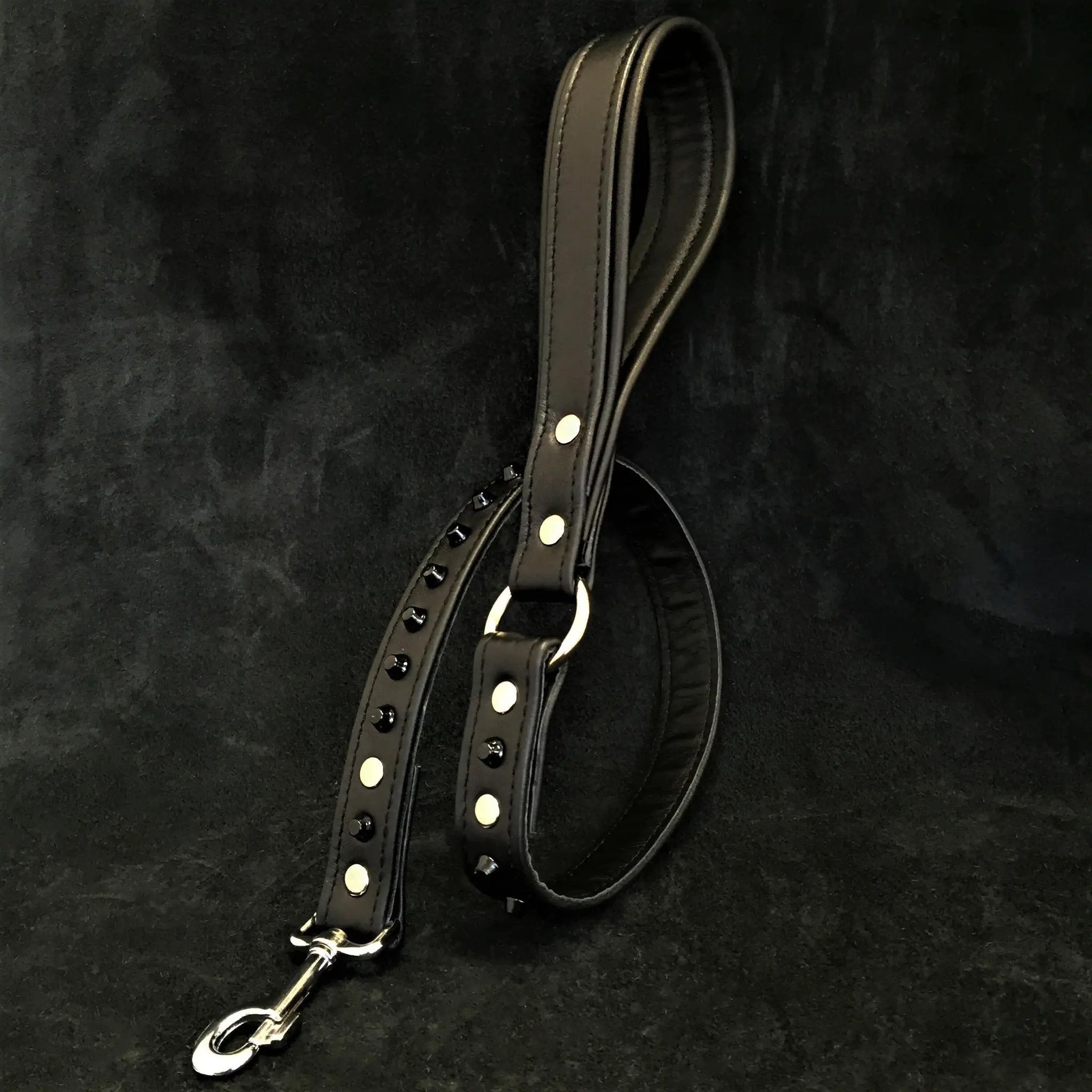 Black studded leash - Pet Leashes from Bestia Dog Gear