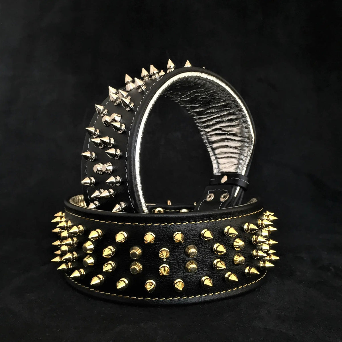 Bestia Crown black spiked leather dog collar