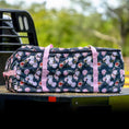 Bild in Galerie-Betrachter laden, Jeffers Expression Full Hay Bale Tote Bag, navy floral print with pink handles.
