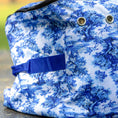 Bild in Galerie-Betrachter laden, Jeffers Expression Full Hay Bale Tote Bag, blue toile pattern with a blue strap and metal grommets
