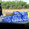 Bild in Galerie-Betrachter laden, Jeffers Expression hay bale tote bag in blue and white toile pattern with hay bale inside
