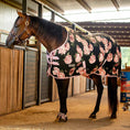 Cargar la imagen en la vista de la galería, Jeffers Expression Standard Neck Fleece Horse Cooler

