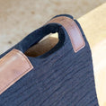 Bild in Galerie-Betrachter laden, Saddle pad Jeffers WoolLuxe 100% wool, navy with tan leather patches, cushioned and breathable
