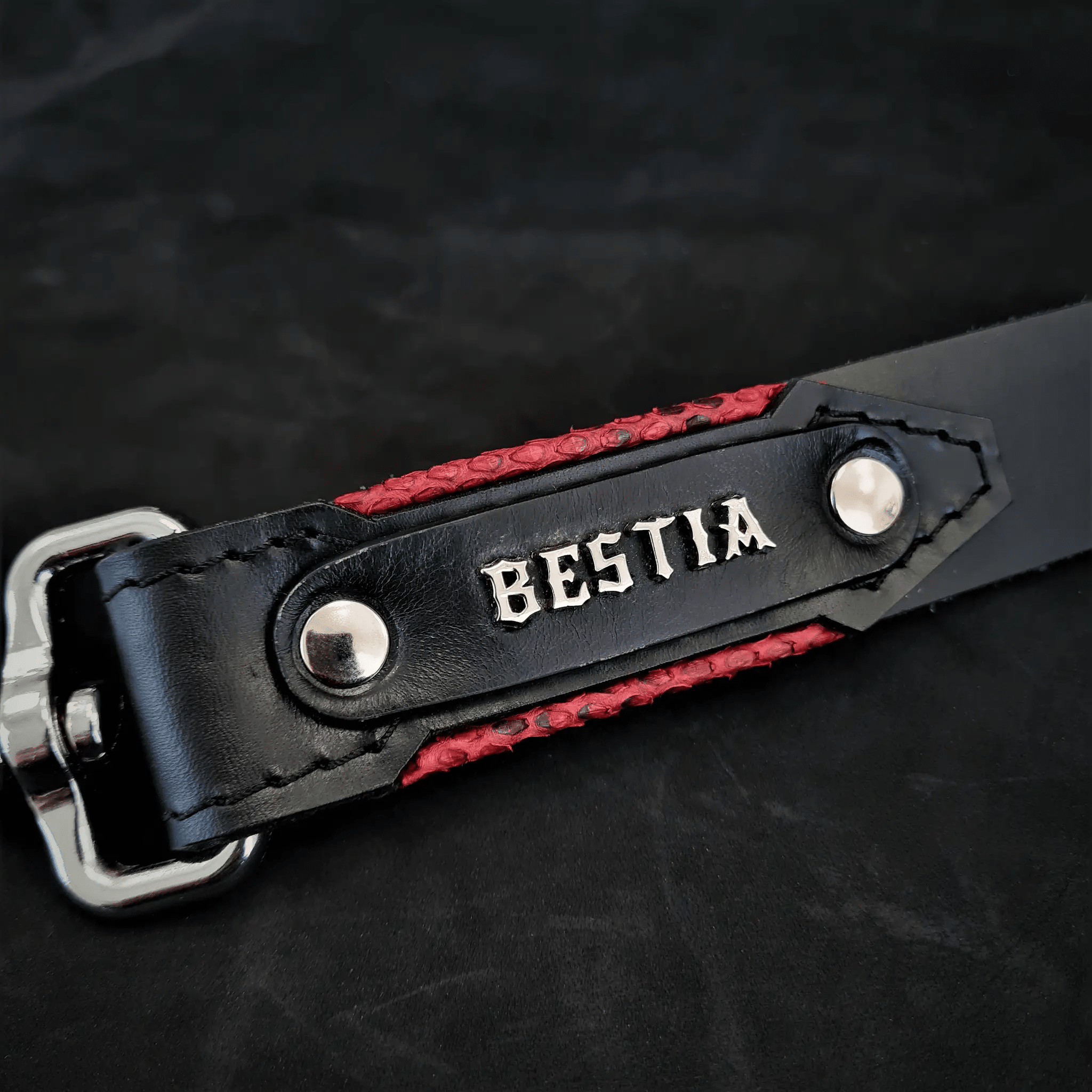 The ''Red Dragon'' leash - Pet Leashes from Bestia Dog Gear