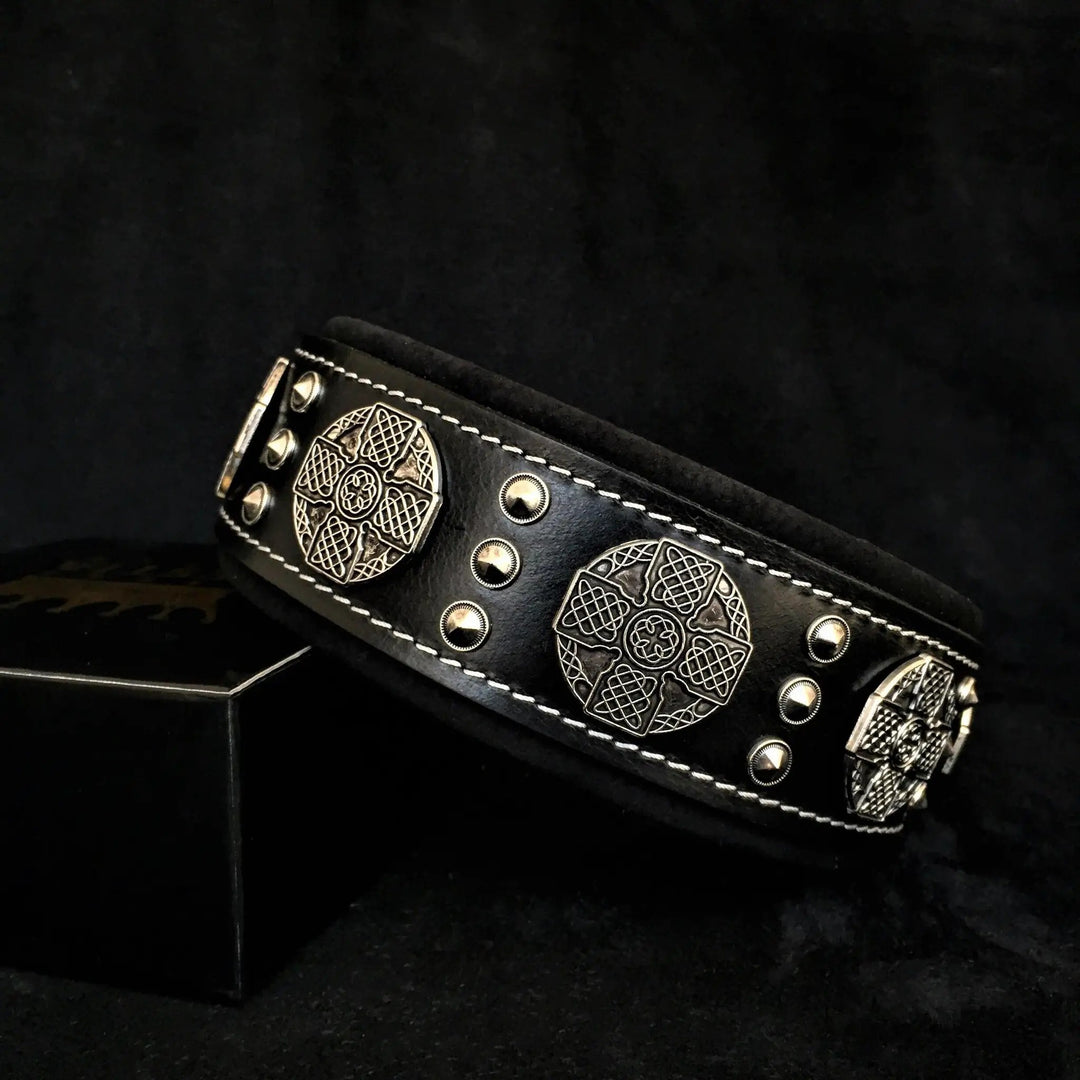 Bestia Maximus silver 2.5-inch leather dog collar