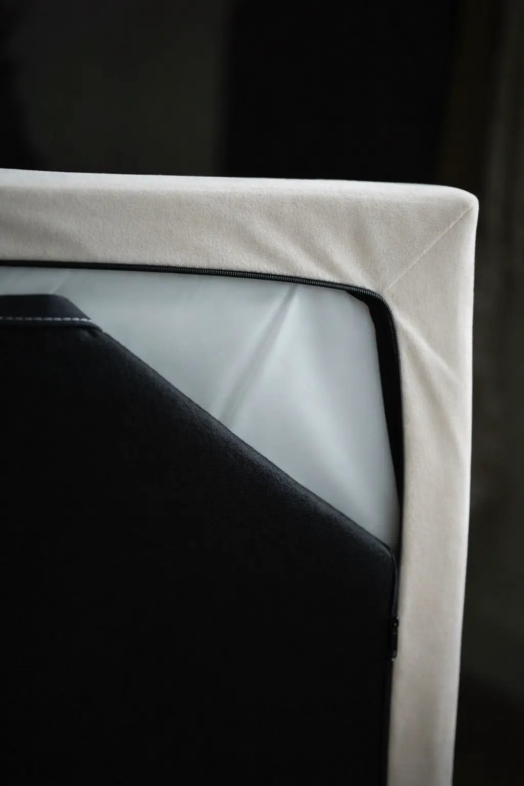 Dog bed The Haven white upholstered frame with black zipper detail