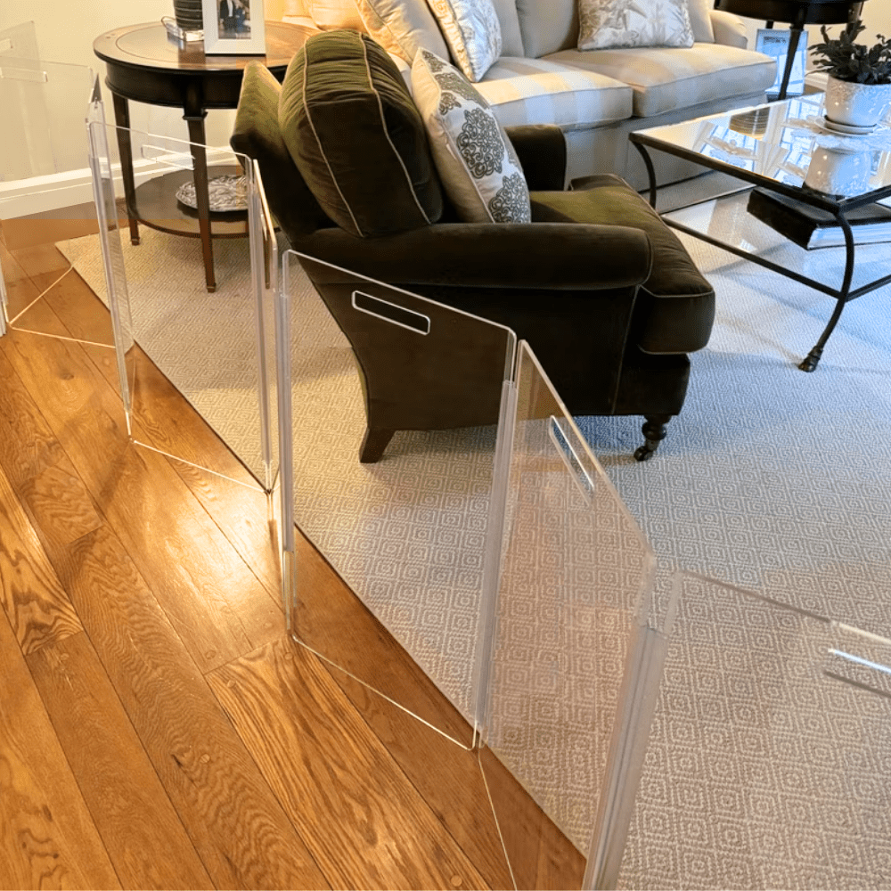 Hiddin Tall Clear Acrylic Zig Zag Pet Gate – Freestanding