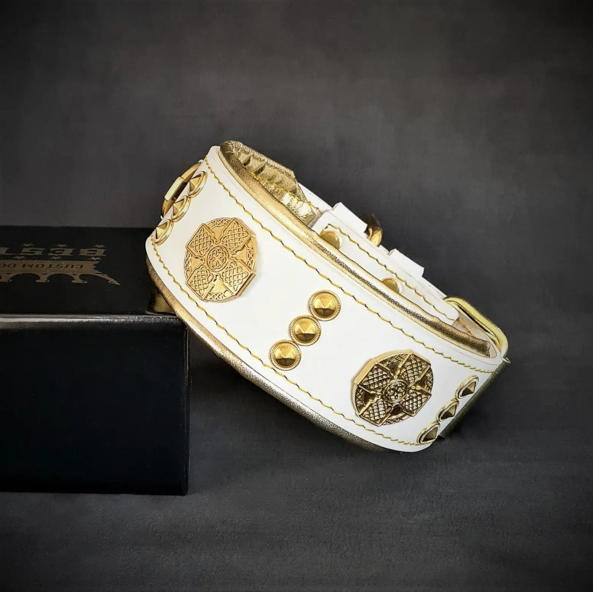 Bestia Maximus white and gold 2-inch leather dog collar