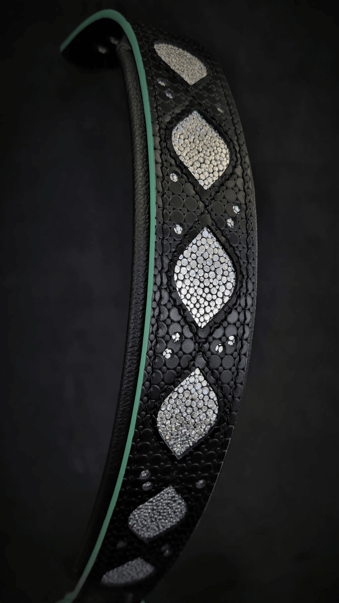 Bestia Ariel black glitter leather dog collar